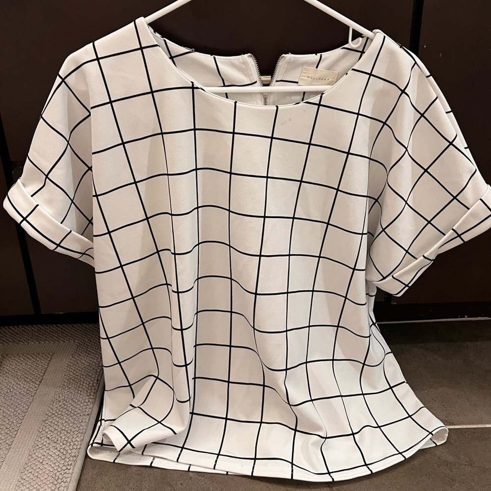 Black and white relaxed blouse